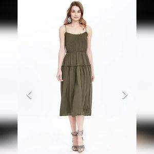 BANANA REPUBLIC strappy midi dress Size 4P Colour: Olive